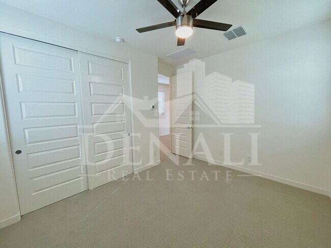 Building Photo - 17155 N 9th Pl