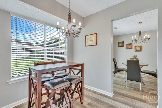 Building Photo - 11 Ropemaker Ct