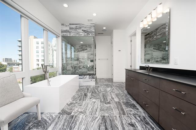 Building Photo - 2934 N Hall St