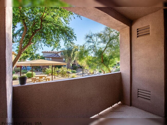 Building Photo - "Spacious 2-Bed, 2-Bath Condo Retreat in Scottsdale's Prime Location - 1,146 Sq Ft of Comfort!"