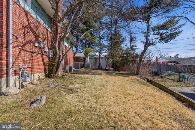 Building Photo - 2423 Harwood Rd