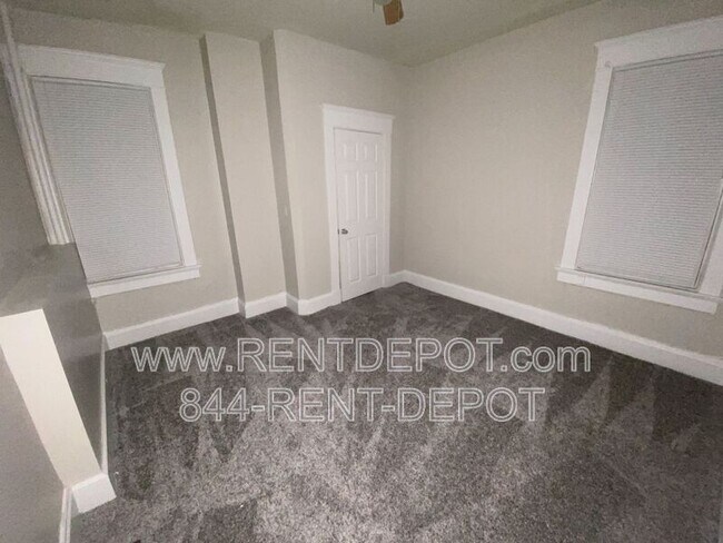 Building Photo - 816-818 W. Iowa St.