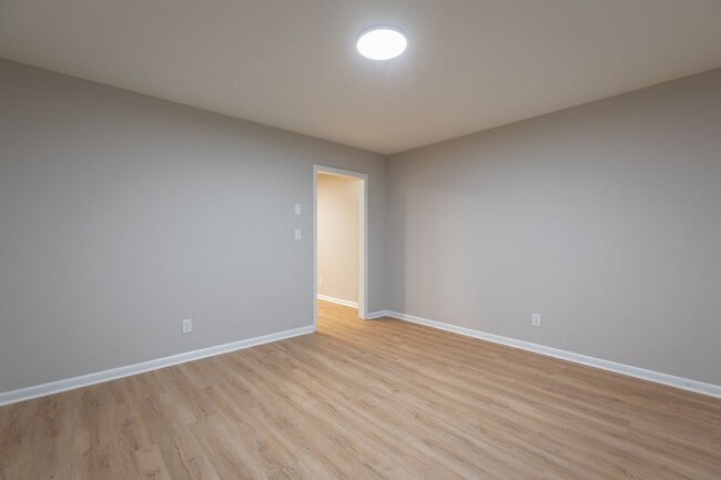 Building Photo - 3339 Pinewood Ave