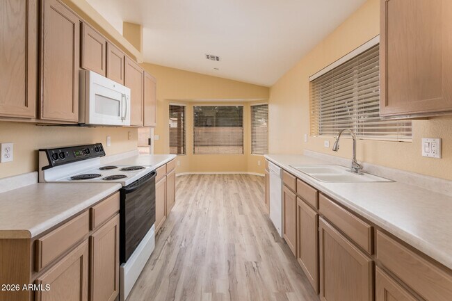 Building Photo - 12566 W Palm Ln