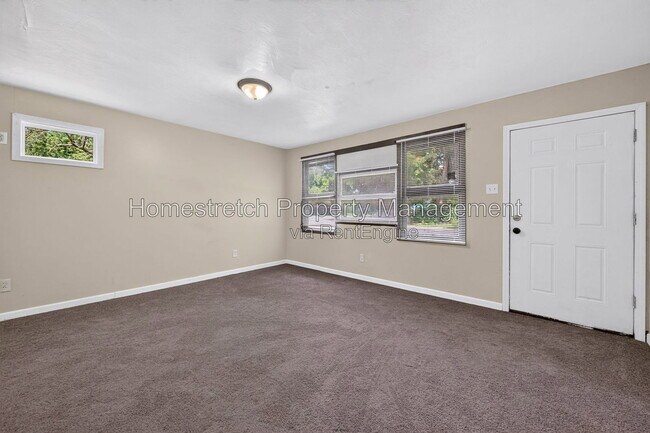 Building Photo - 6 Amelia Dr