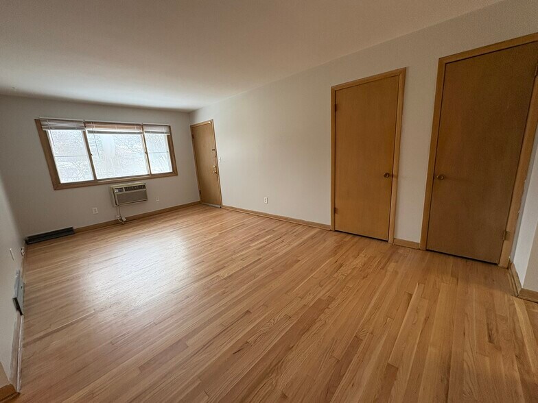 Building Photo - 3573 S 76th St