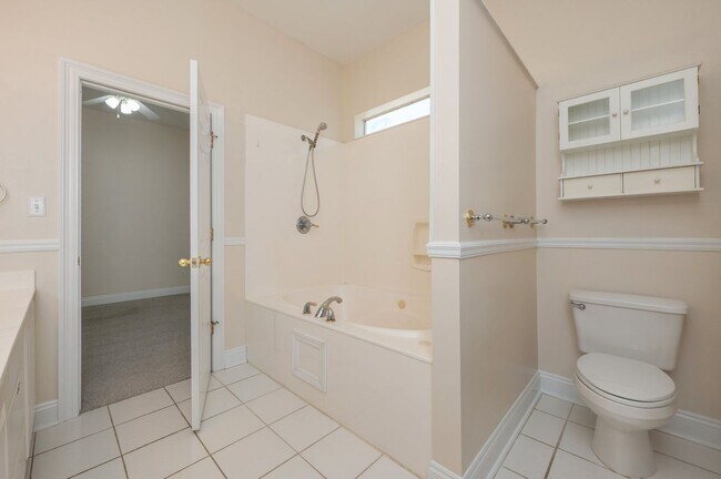 Building Photo - Lovely 3 Bedroom in the Heart of Niceville!