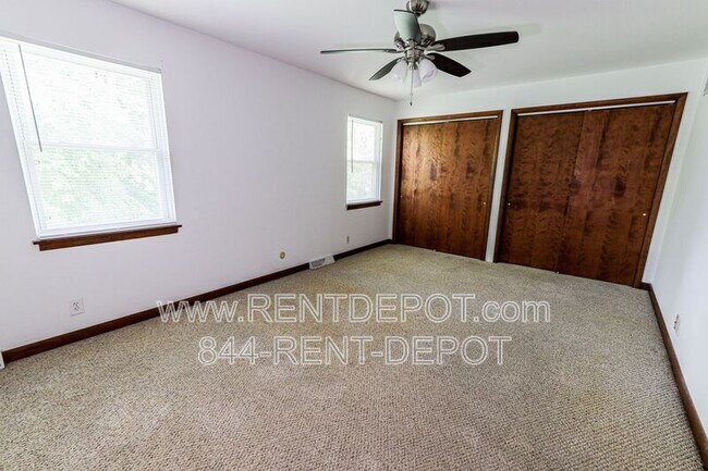 Building Photo - 306-308 Bob Court