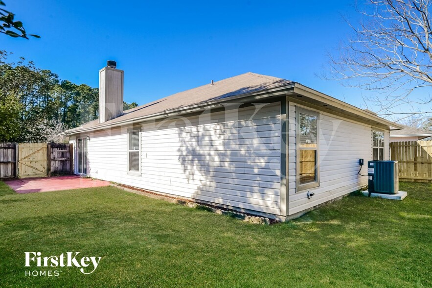 Building Photo - 1915 Ashmore Green Dr