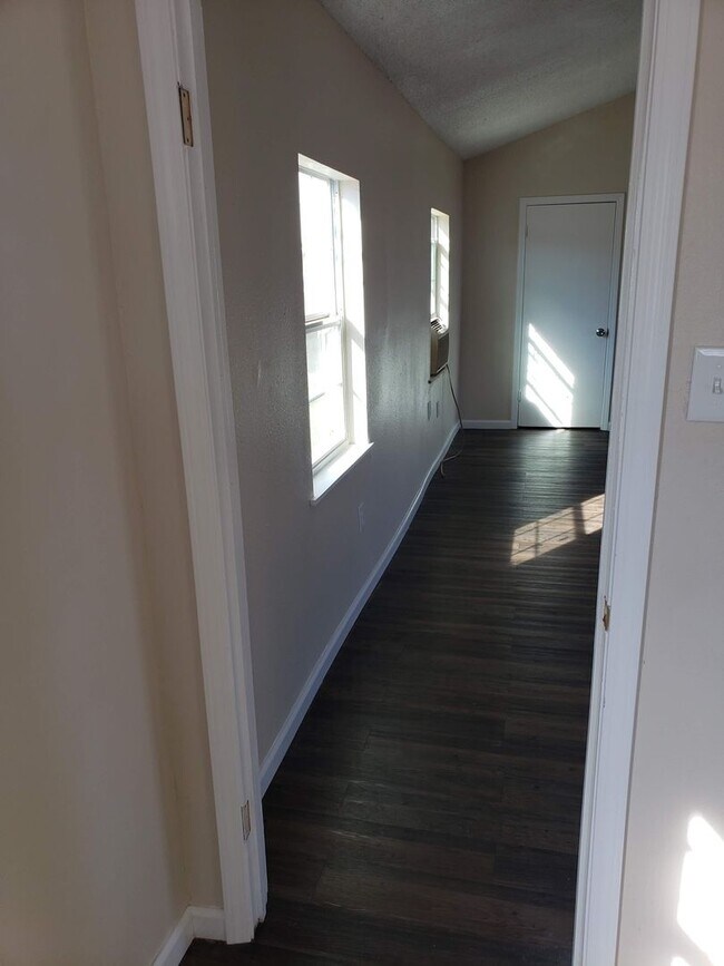 Building Photo - Handyman Special $0 First Month's Rent / “You fix, you SAVE BIG!!” Contact Mayshell for details: ...