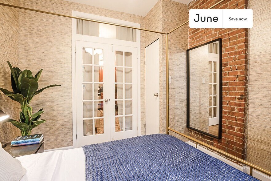 Building Photo - 439 W 48th St