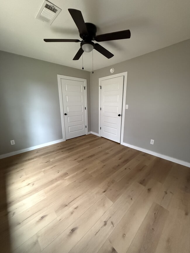 Building Photo - 1057 B E Olympia St