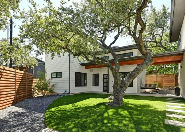 Primary Photo - 407 S Park Dr