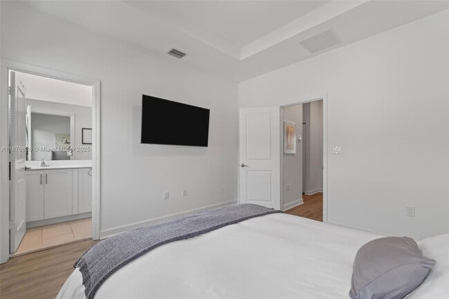 Building Photo - 403 NE 212th St