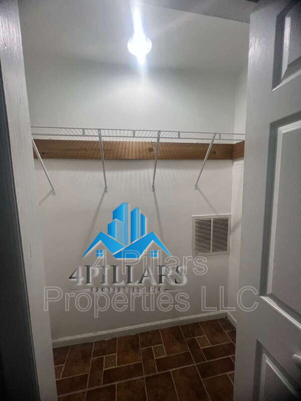 Building Photo - 5647 Sohl Ave