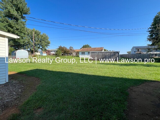 Building Photo - Moran 623-625