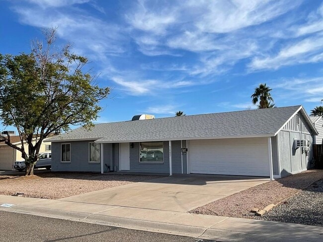 Building Photo - 3443 E Poinsettia Dr