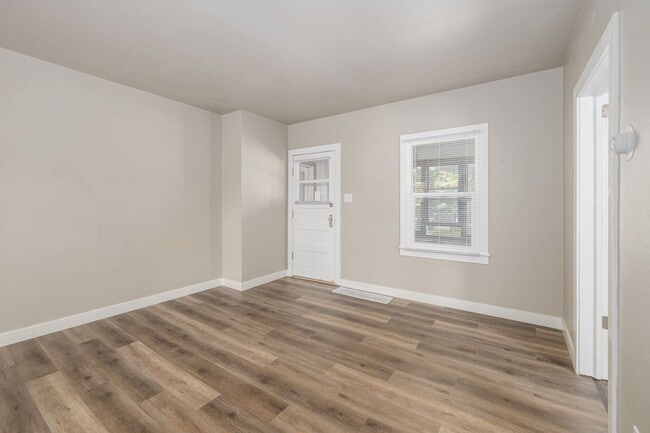 Building Photo - 220 4th St