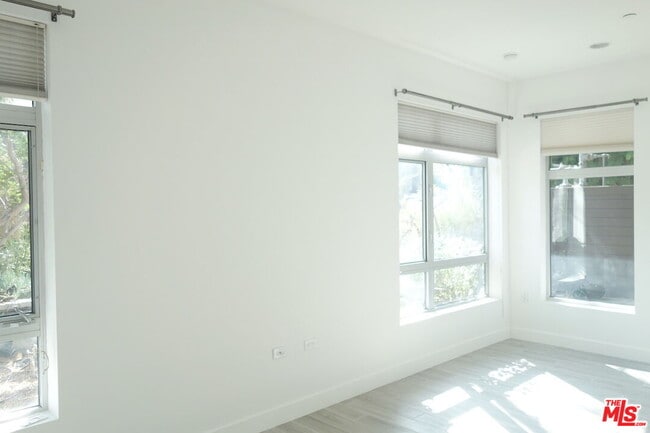 Building Photo - 6001 Carlton Way