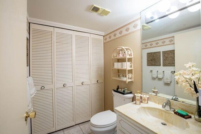 Building Photo - 4200 S Ocean Blvd