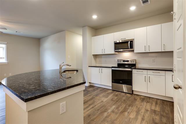 Building Photo - 657 Blackland dr