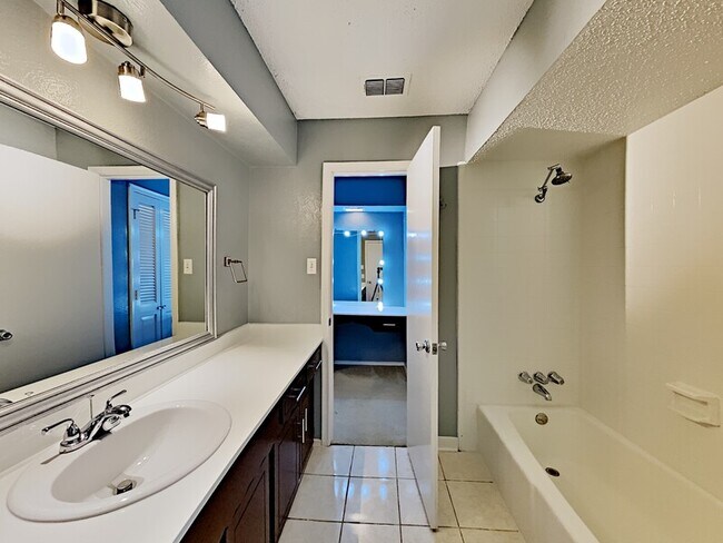 Building Photo - 2725 Forest Grove Dr