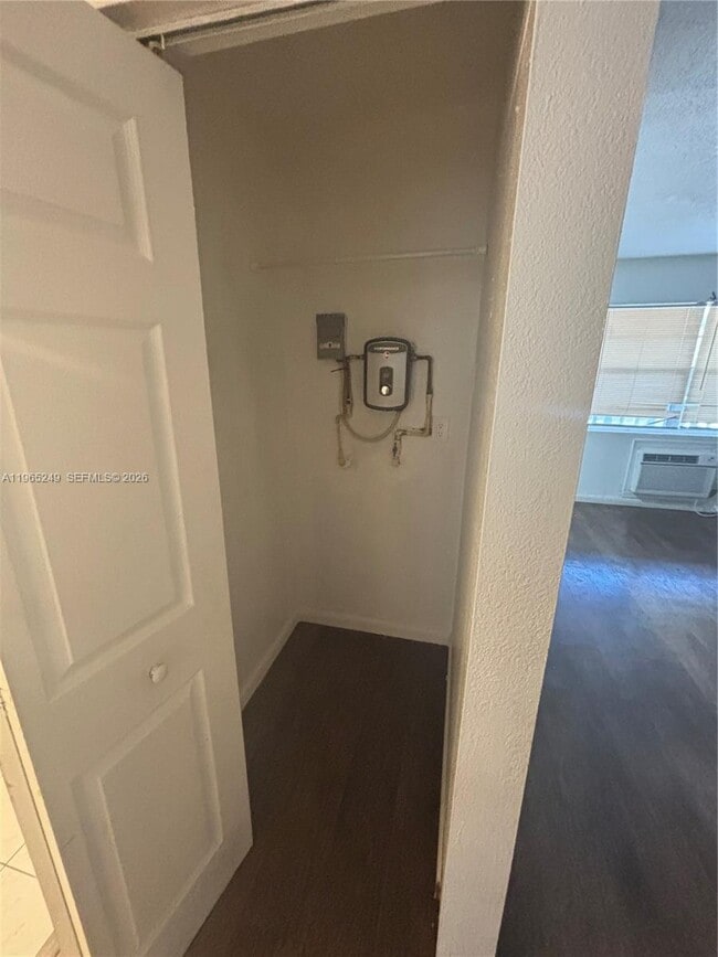 Building Photo - 300 SW 4th Ct