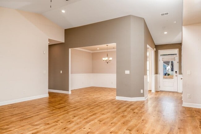 Building Photo - 1208 Ficus Dr