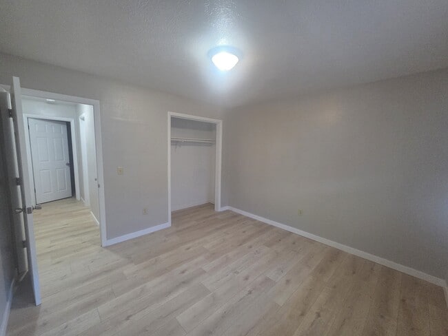 Building Photo - 2034 S Barcliff Ave