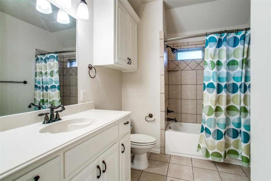 Building Photo - 1805 Castle Ct
