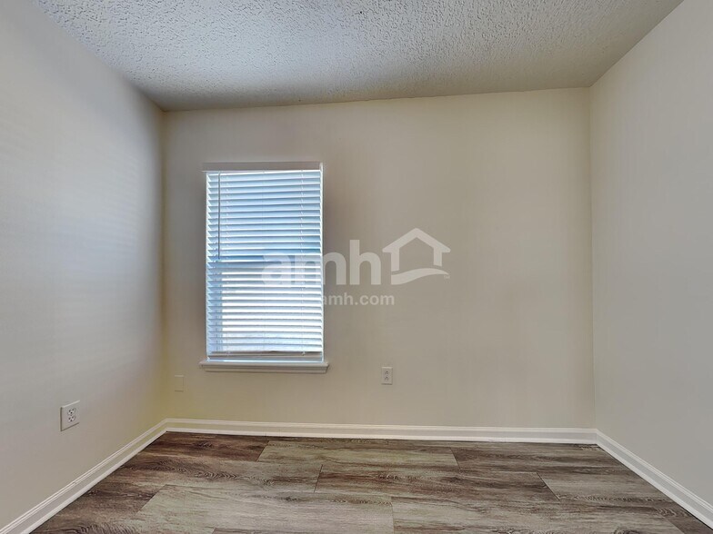 Building Photo - 76163 Long Pond Loop