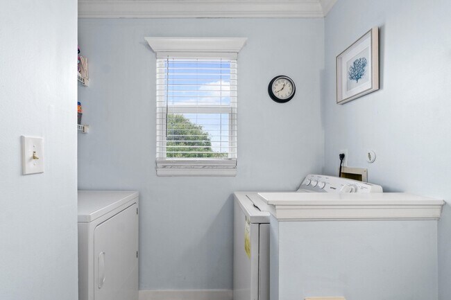 Building Photo - 470 Bella Vista Ct N