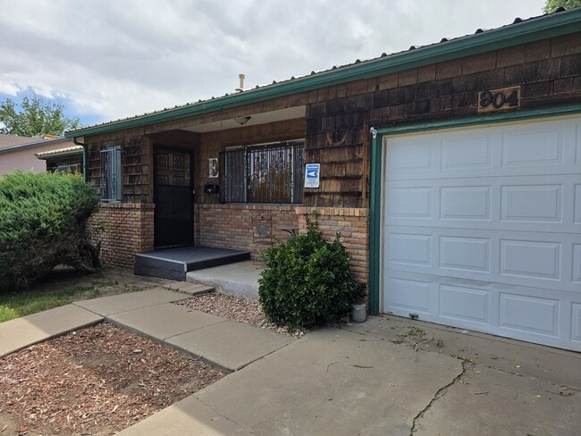 Building Photo - 904 Avenida Del Sumbre