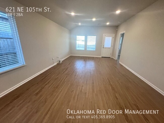 Building Photo - 621 NE 105th St