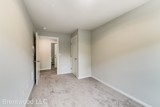 Building Photo - 2515 S 48th St