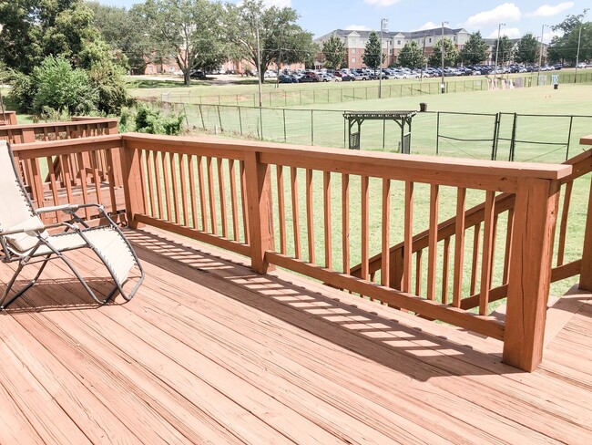 Building Photo - 808 Folmar St