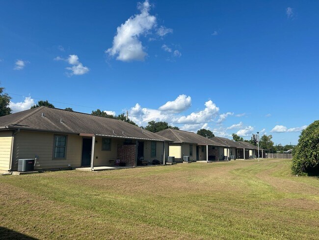 Building Photo - 2520 Crockett St