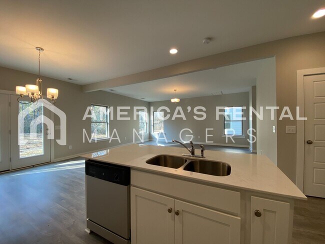 Building Photo - 7940 St.James Dr