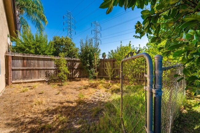 Building Photo - 5742 W Palo Alto Ave