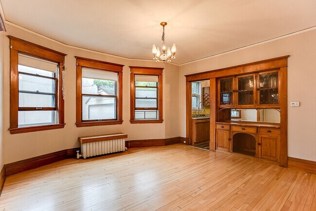 Building Photo - 1651 Minnehaha Ave W