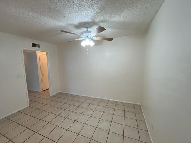 Building Photo - 2722 Kline Cir