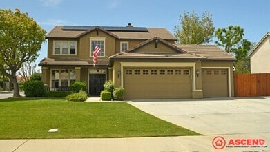 Building Photo - Darling Home in Olive Dr Area!