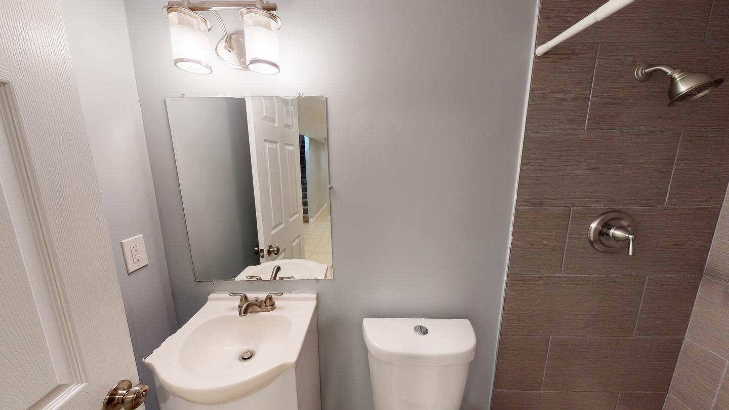 Building Photo - Beautiful Waverly townhouse near Johns Hopkins University