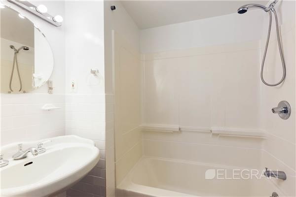 Building Photo - 312 5th Ave