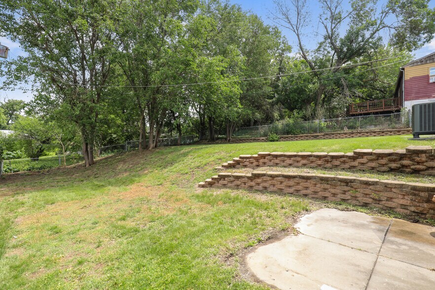 Building Photo - 1218 Sunset Dr