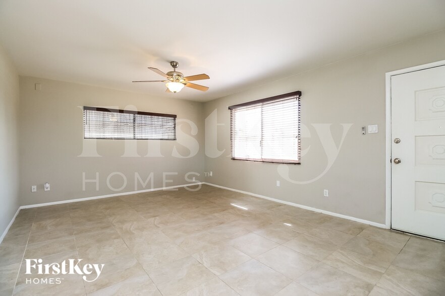 Building Photo - 320 E Orion St