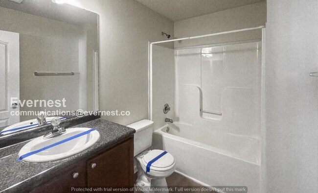 Building Photo - 3 Bed/2 Bath Home with Garage / Pet-Friendly / Vouchers Accepted / Available Now!