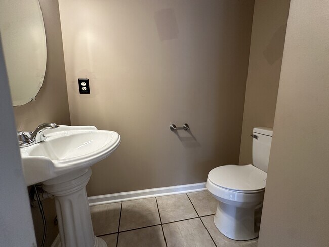 Building Photo - 122 Alexander Blvd