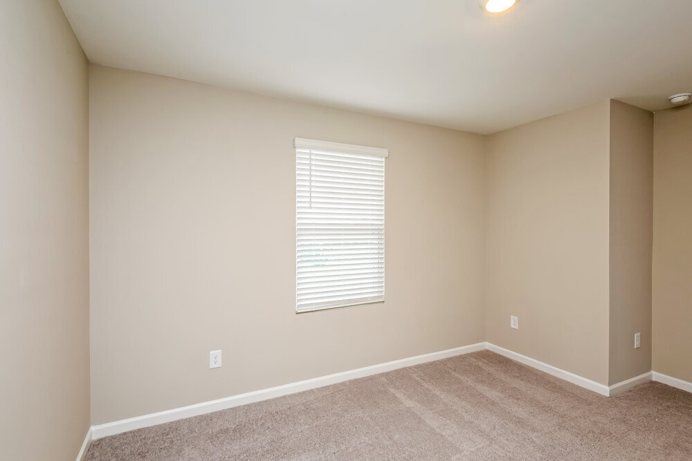 Building Photo - 265 Pond Ct