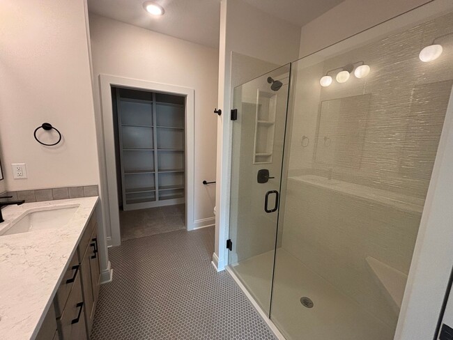 Building Photo - 123/125/127/129 Sheridan